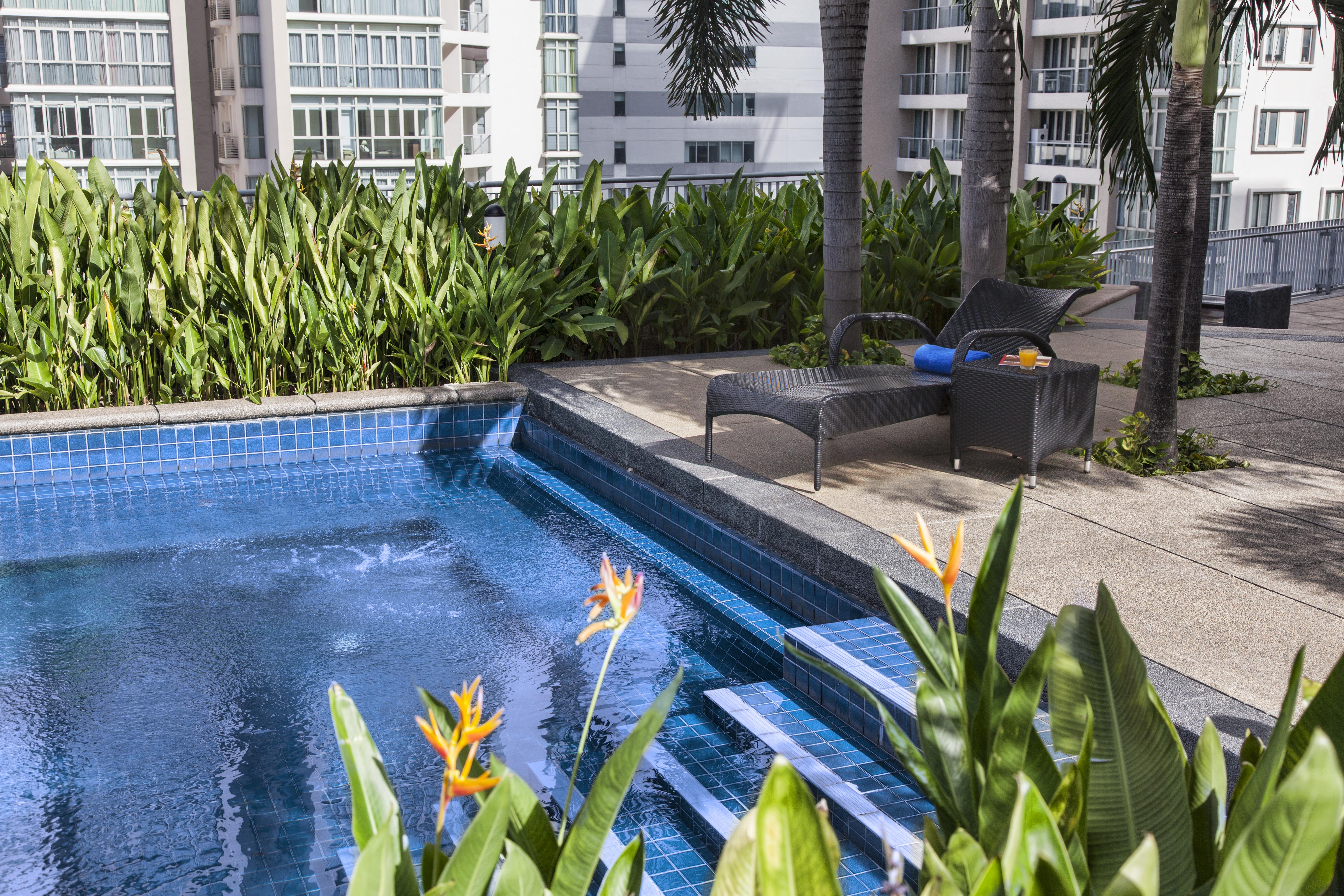 Hotel Ascott Kuala Lumpur Zewnętrze zdjęcie The swimming pool at the hotel