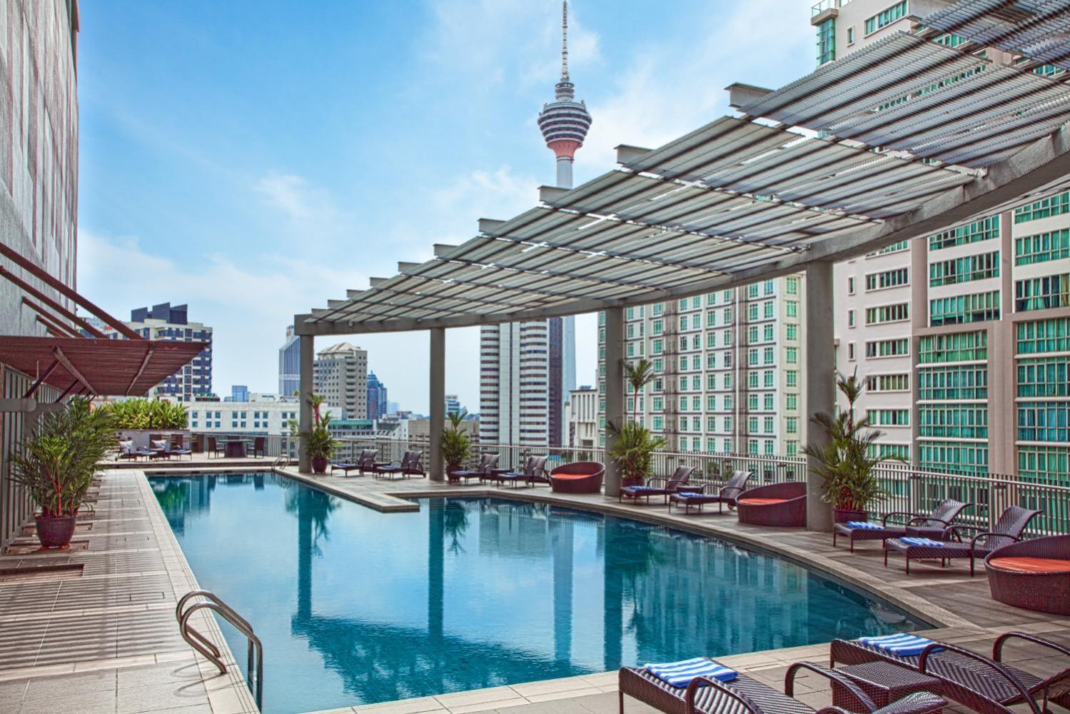 Hotel Ascott Kuala Lumpur Zewnętrze zdjęcie The swimming pool at the hotel