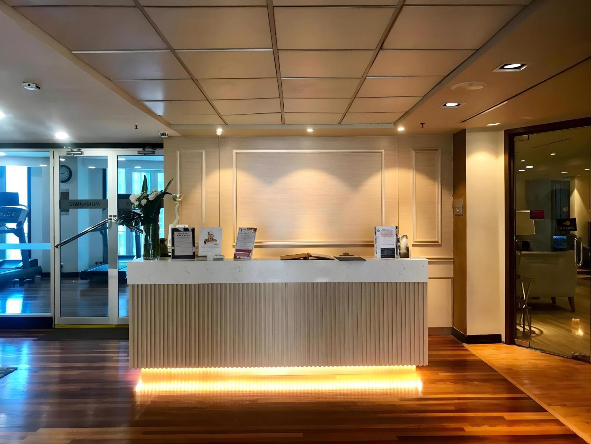 Hotel Ascott Kuala Lumpur Zewnętrze zdjęcie Reception desk at the offices of a law firm in London