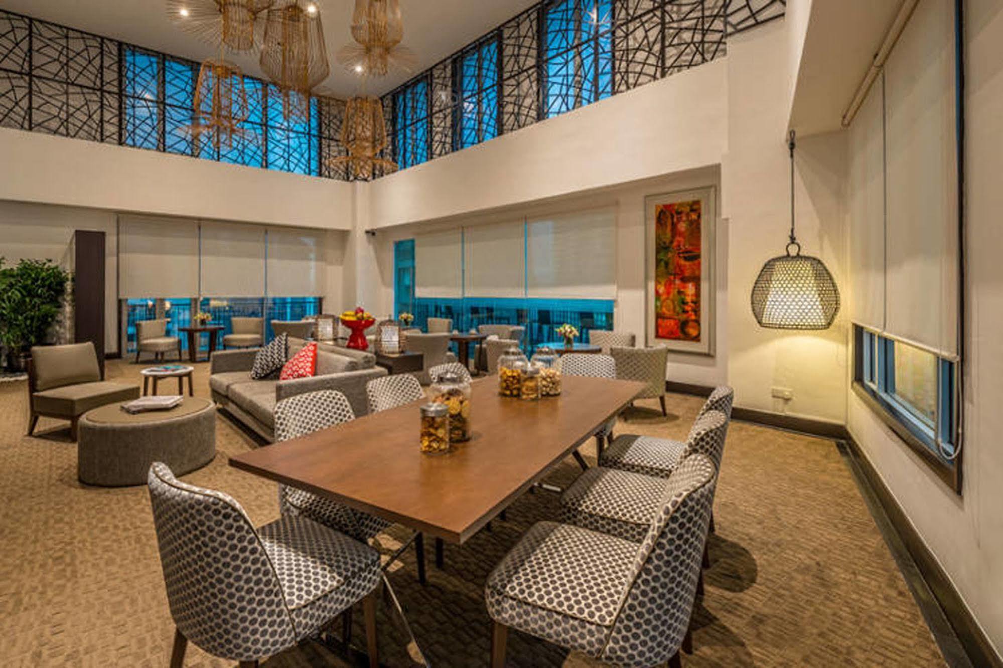 Hotel Ascott Kuala Lumpur Zewnętrze zdjęcie The Club Lounge at the airport