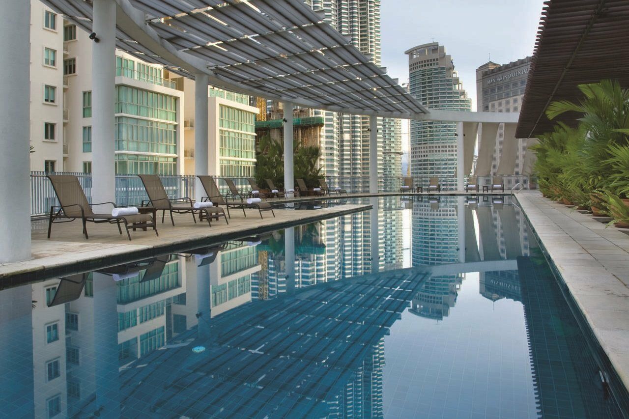 Hotel Ascott Kuala Lumpur Zewnętrze zdjęcie The swimming pool at the hotel