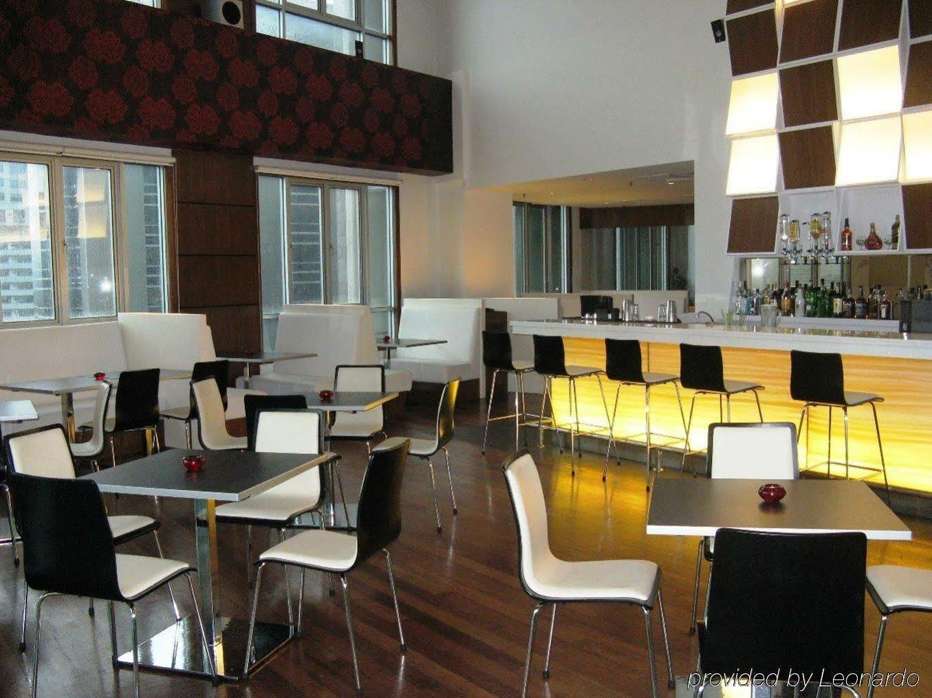 Hotel Ascott Kuala Lumpur Zewnętrze zdjęcie The bar at the 10th floor