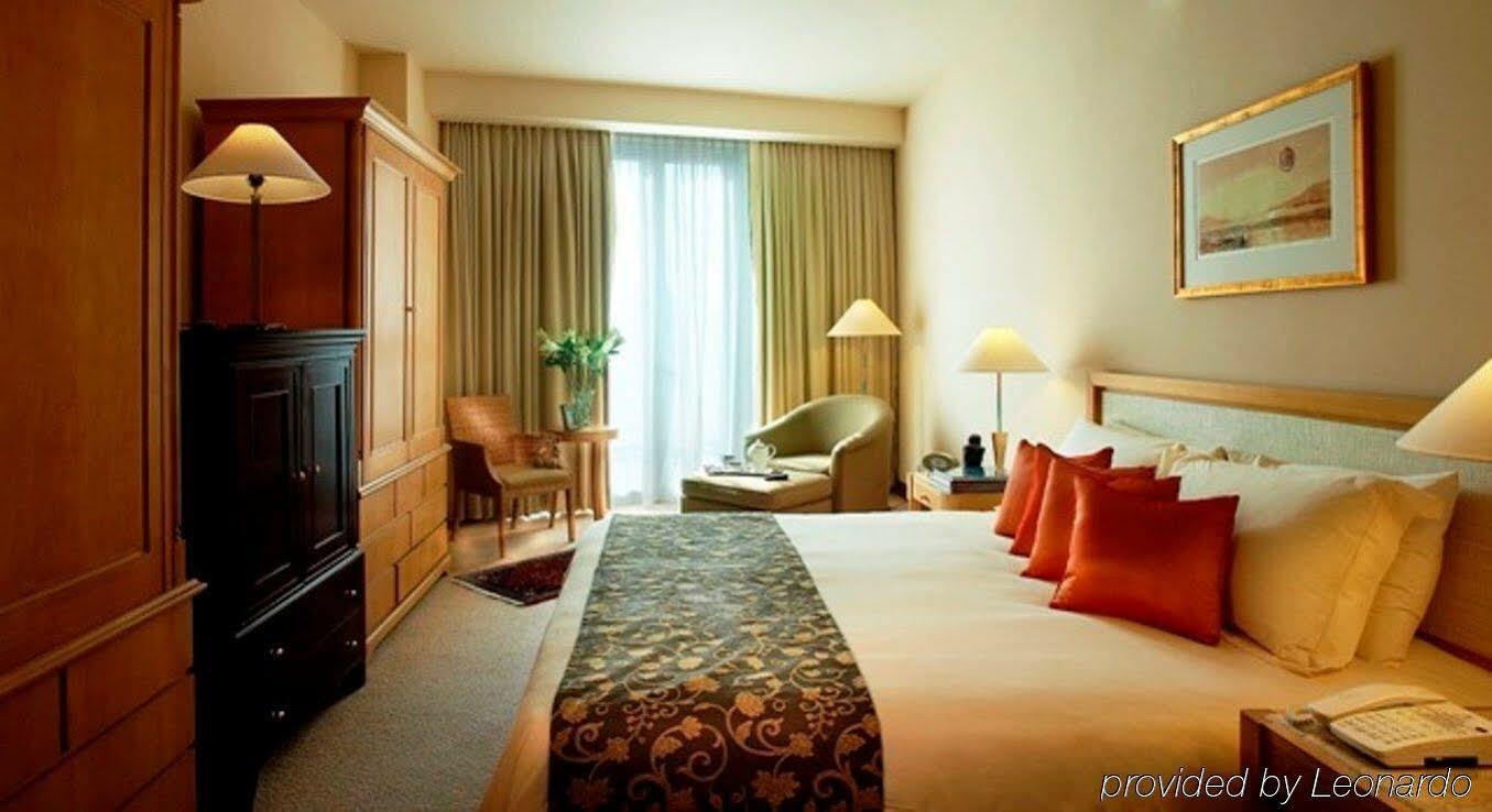 Hotel Ascott Kuala Lumpur Pokój zdjęcie A room at the hotel